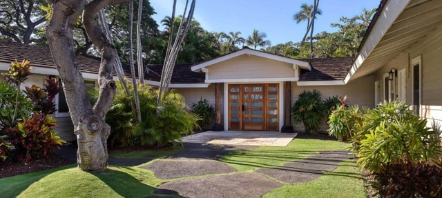 Private Beach House + Backyard, Patio, and Hot Tub in Lahaina