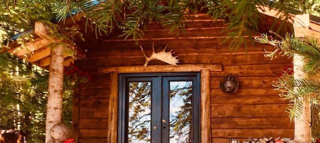 Private Romantic Retreat in our Cozy Rustic Cabin in Mountain View County
