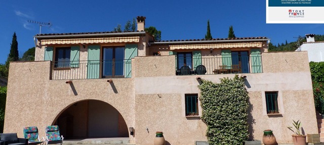 Provençal villa with a pool and exceptional views in Seillans