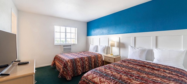 Quaint, Lakeside Standard Hotel Room in Everglades City