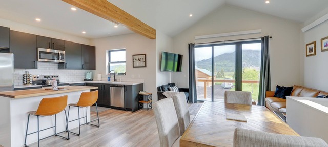 Quiet Alpine Hideaway w/Panoramic Mountain Views! in Alpine