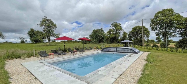Quiet house with spa, heated pool and garden in Normandy in Mantilly