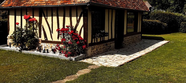 Quiet normandy house in a green setting in MARTAINVILLE
