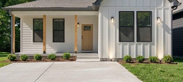 Railside Retreat Classy 3 bedroom Downtown in White Bluff