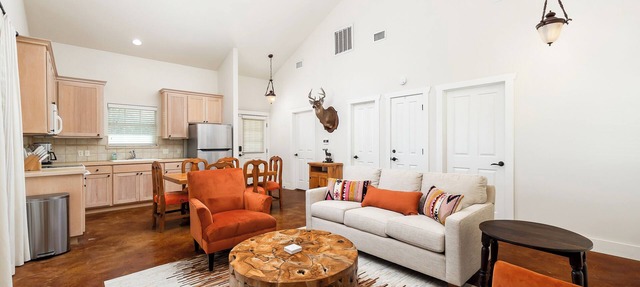 Rancho Los Alacranes- Large Retreat Venue in the Rio Grande Valley- sleeps 41 in Raymondville