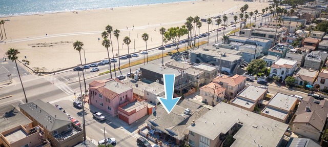 Rare beach find-Steps from Sand, 2 car gar, 3/2+loft, Ocean Views, Hot Tub, AC in Long Beach