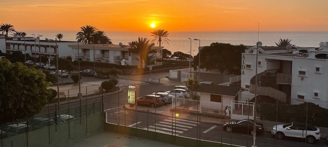 Recently renovated corner apartment with a magnificent ocean view! in Maspalomas