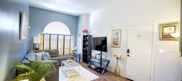 Regal Residence Kng Suite 2k SqFt w/Free St Prk in Baltimore