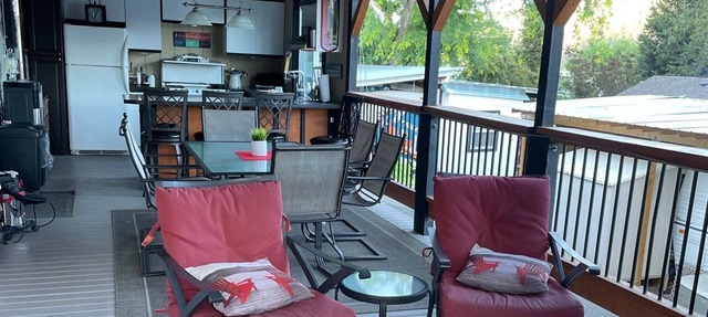 Relaxing space at a family fun resort on Kalamalka Lake! in Lake Country