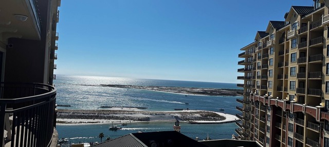 REMODELED High Floor-Large 3 bedroom/3 full bath corner unit in Destin