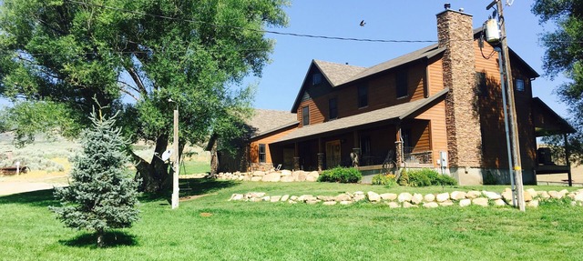 Remote ranch house on 93 acres in the peaceful Indianola Valley! Sleeps 30 in Fairview