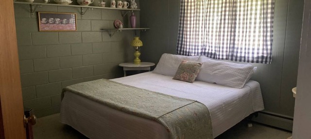 Renovated Lake Suite 5, Kitchen, Private Beach + Dock Access, Not Dog Friendly. in Holderness