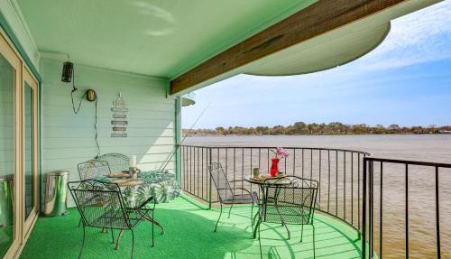 Resort-Style Lake Conroe Retreat w/Balcony & View in Willis