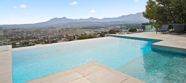 Restio View 11 - Three Bedroom House, Sleeps 6 in Cape Town