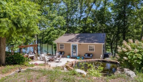 Riverfront Cottage Near Rock Island State Park in Doyle