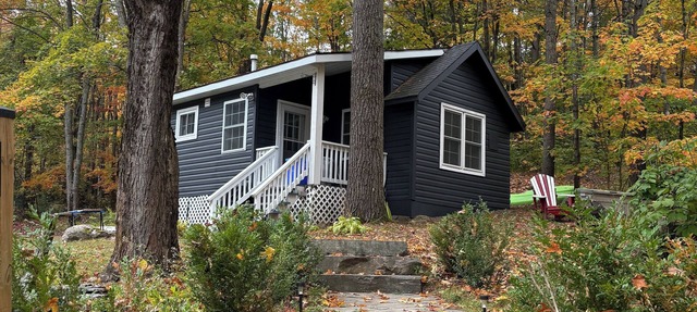 Riverside Blue… Your cozy guesthouse for all things Muskoka.! in Bracebridge
