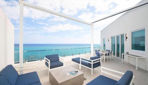 Rum Point Resort Penthouse 504 in Driftwood Village