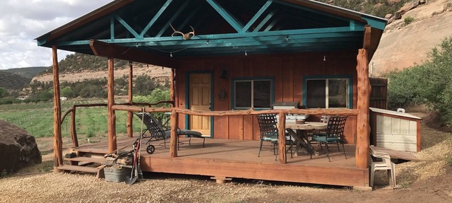 Rustic Bunkhouse with canyon views. in Monticello