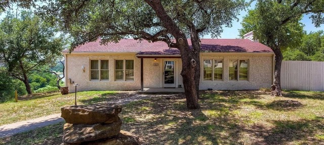 Rustic-Chic 2BR Casita Sleeps 10 Brazos River Views Mineral Wells in Mineral Wells