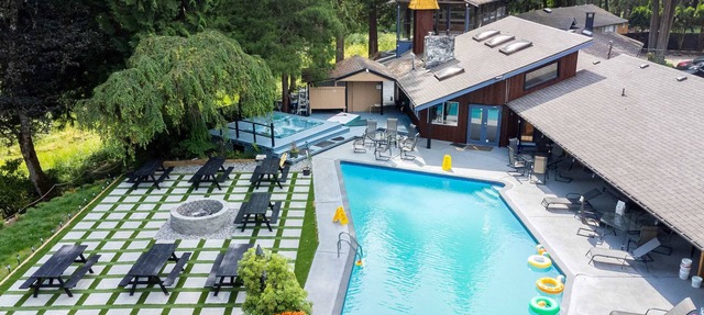 Rustic Farm Stay - Events - Pool & Spa for 24 in Langley Township
