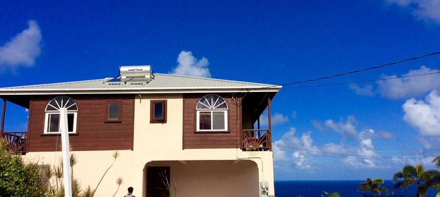 Rustic Farmhouse Stay 1 bedroom self contained apartment in Saint John