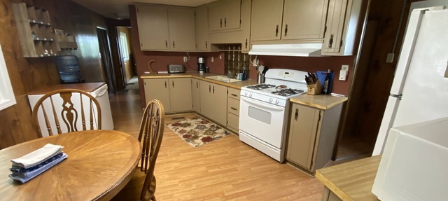 Rustic House with WiFi and great location in Torrington