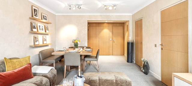 Saint Tropez, exclusive apartment, heart of the village, Place de la Garonne. in Saint-Tropez