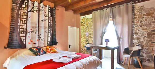 Sakura Room – Relaxing Atmosphere with Shared Garden and Wi-Fi in Saint-Sauveur-Villages