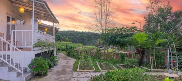 Santya Loka Lodge and Twin Waterfall in Tabanan
