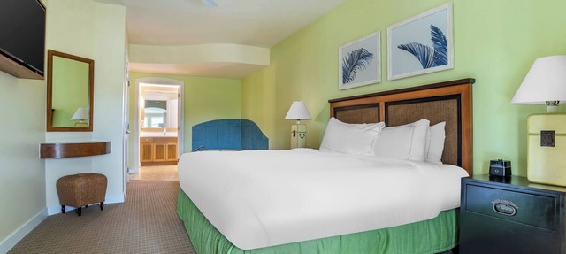 Scenic Bay View 2BR Suite w/Private Balcony: 1.7 mi to Coastal Beaches in Destin