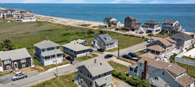 Scituate Seaside Escape – Sleeps 8, Walk to Beach in Scituate