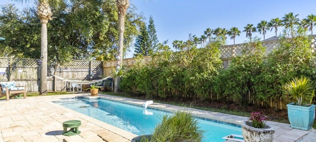 Sea Turtle Beach Cottage 2/2 with bikes and pool in St. Augustine