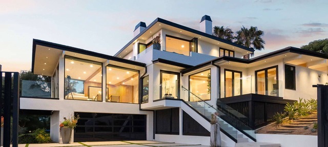 Sea Vista - Central Malibu Villa w/Pool, Spa, & Ocean Views in Los Angeles