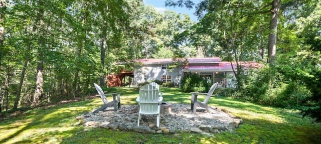 Secluded 5-acre Woodland Hideaway Retreat; Family reunion Haven; Pet Friendly in White Bluff