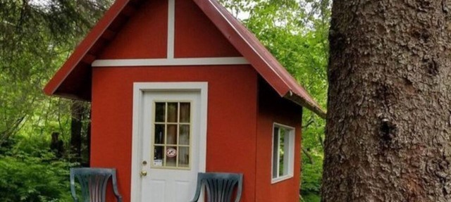 Secluded group of cottages close to town in Seward