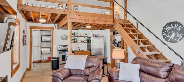 Secluded Stay The Den at J-Barn in Joelton