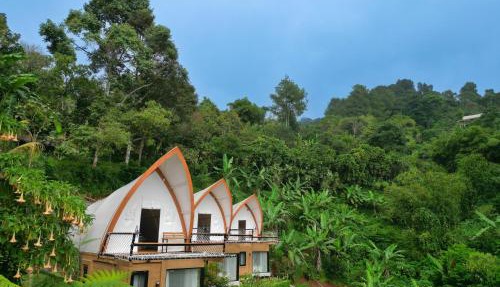 Selayang Olivehill - Kemewahan Glamping di Hutan in Ciburayut