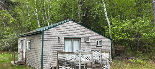 Serene 1-bedroom cottage with Full Kitchen, TV, WIFI and AC in The Forks in The Forks