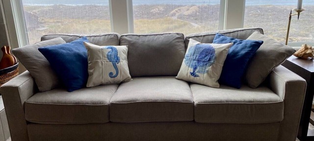 Serene beachfront getaway, breathtaking ocean views, steps from the beach! in Moss Landing