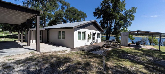 Serene Lakefront Cottage on Lake Travis with Boathouse and swings. in Spicewood