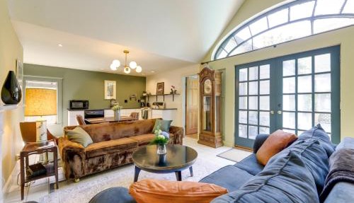 Shared Hot Tub: Historic Cottage, Walk to Elm Park in Worcester