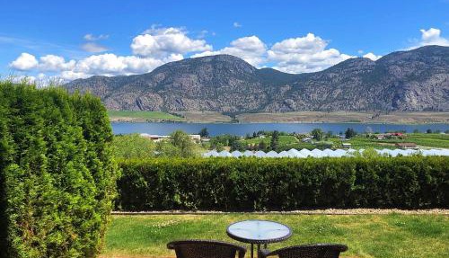 Shiraz Villa in Osoyoos