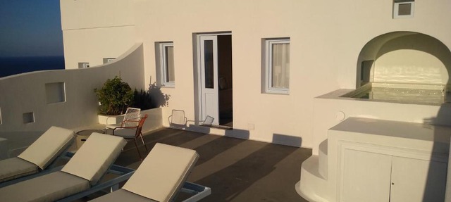 Sol-Mate Suites in Oia