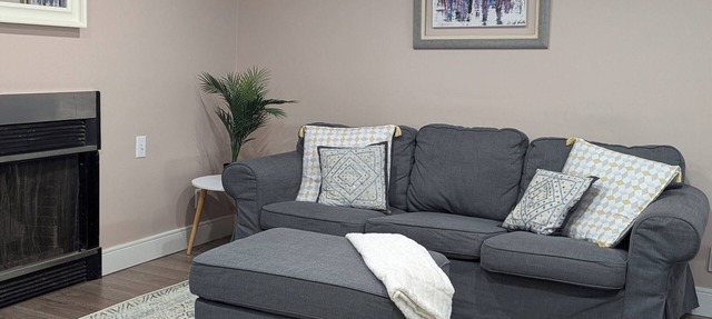 Spacious 2-bedroom suite minutes from Montreal attractions in Brossard