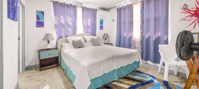 Spacious 4-bedroom house in Jackmans with AC in Jackmans