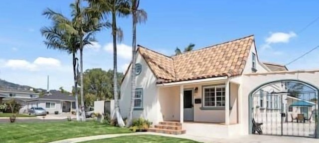 Spacious 6BR Villa HotTub Sleeps Large Groups in Los Angeles