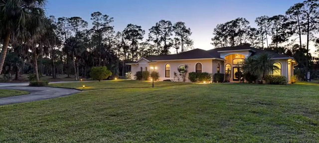Spacious and Private Pool Home- Pet Friendly in Naples