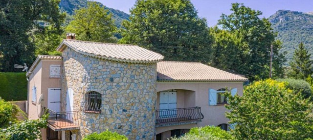Spacious apartment with garden, ideal for families in Le Bar sur loup