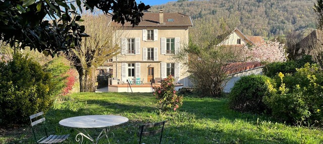 Spacious, authentic country house near Lac d'Aiguebelette in Saint-Bueil