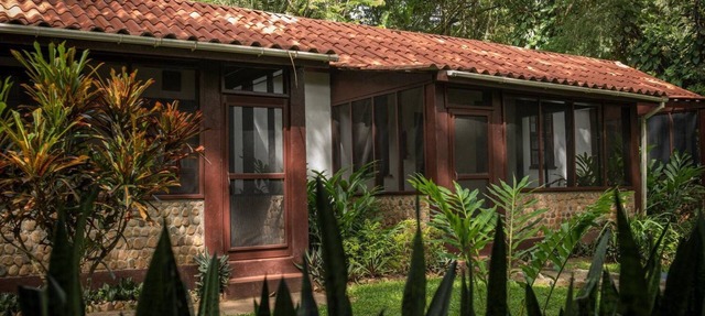 Spacious Double-Queen Casita w/Screened Porch & A/C - Steps to Treehouse Bar in San Ignacio